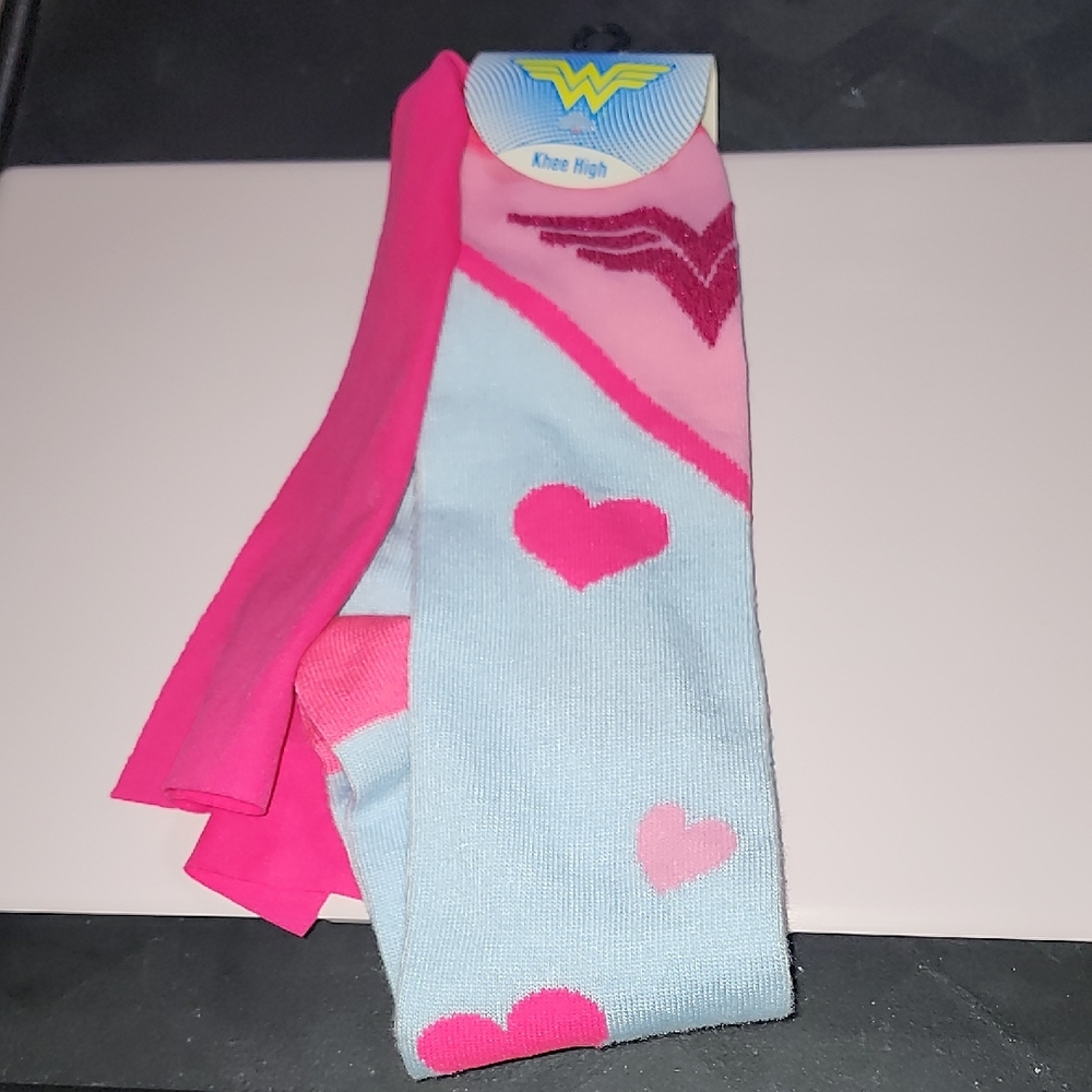 Wonder Woman Knee High Socks Size 9 - 11 shoe size 5 - 10 CD Comics with "capes"
